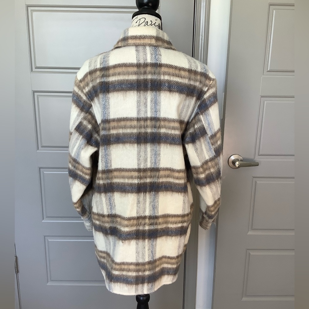 🤎 Plaid H&M Shacket 🤎 - Picture 3 of 11